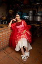 Cargar imagen en el visor de la galería, Sobrevestido mereraskani rojo