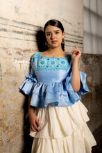 Cargar imagen en el visor de la galería, Blusa tsïtsïki azul cielo