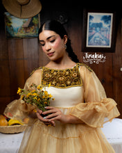 Cargar imagen en el visor de la galería, Sobrevestido mereraskani dorado