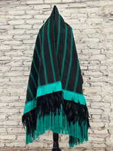 Cargar imagen en el visor de la galería, Rebozo negro/verde plumas