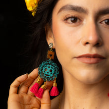 Cargar imagen en el visor de la galería, Aretes Amor Eterno/Uva
