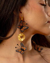 Cargar imagen en el visor de la galería, Aretes Mensajeras del más allá
