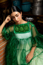Cargar imagen en el visor de la galería, Sobrevestido mereraskani verde
