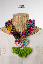 Cargar imagen en el visor de la galería, Collar "corazón de pueblo"
