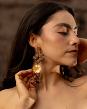 Cargar imagen en el visor de la galería, Aretes Mensajeras del más allá
