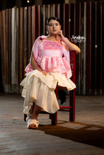 Cargar imagen en el visor de la galería, Blusa magnolia rosa pastel
