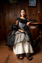 Cargar imagen en el visor de la galería, Sobrevestido mereraskani negro

