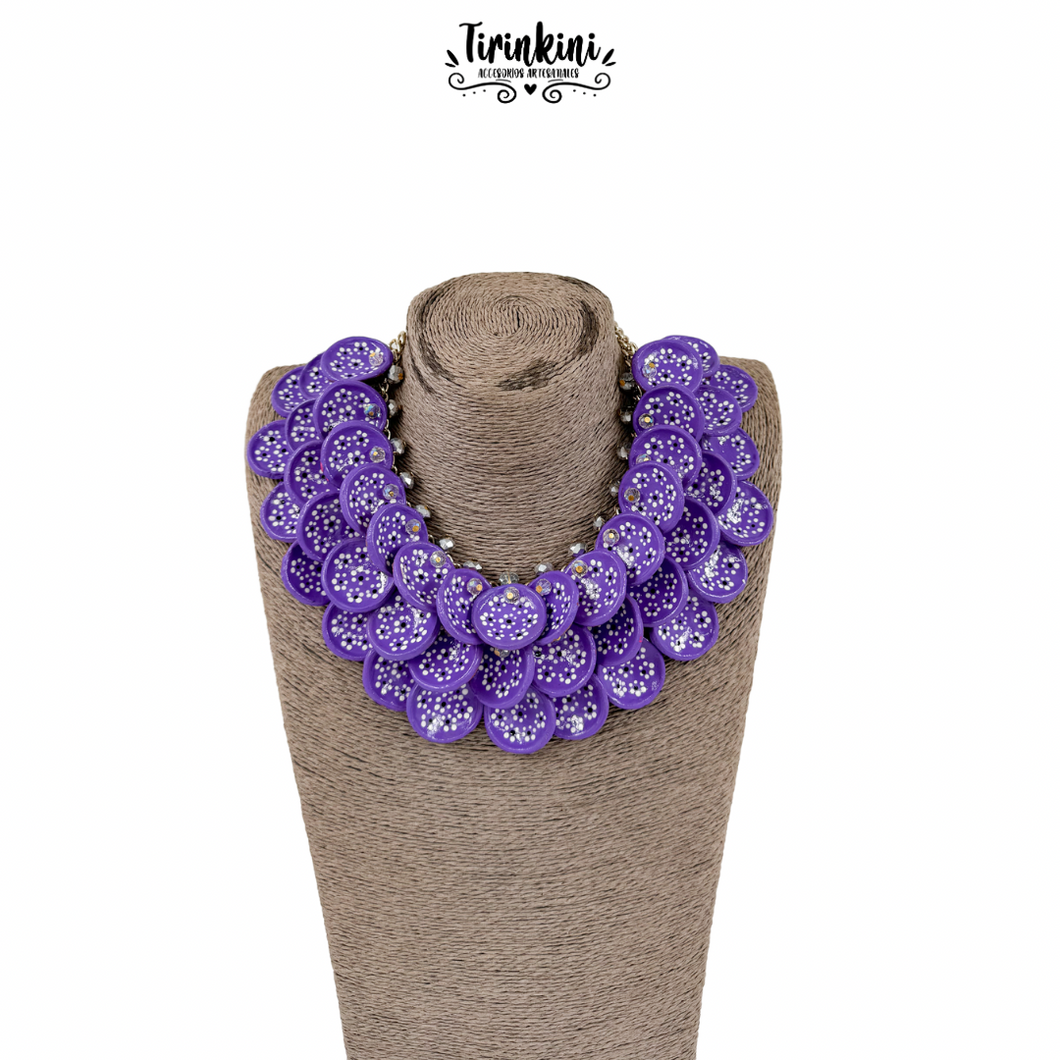 Collar capulineado morado