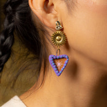 Cargar imagen en el visor de la galería, Aretes "amor en barro"
