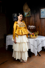 Cargar imagen en el visor de la galería, Blusa magnolia dorado
