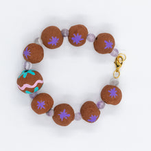 Cargar imagen en el visor de la galería, Pulsera "lila en barro"
