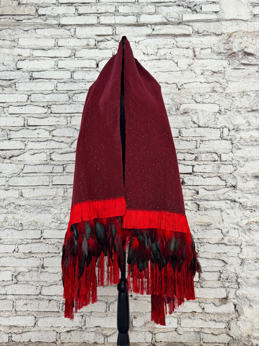 Rebozo rojo lentejuelas plumas